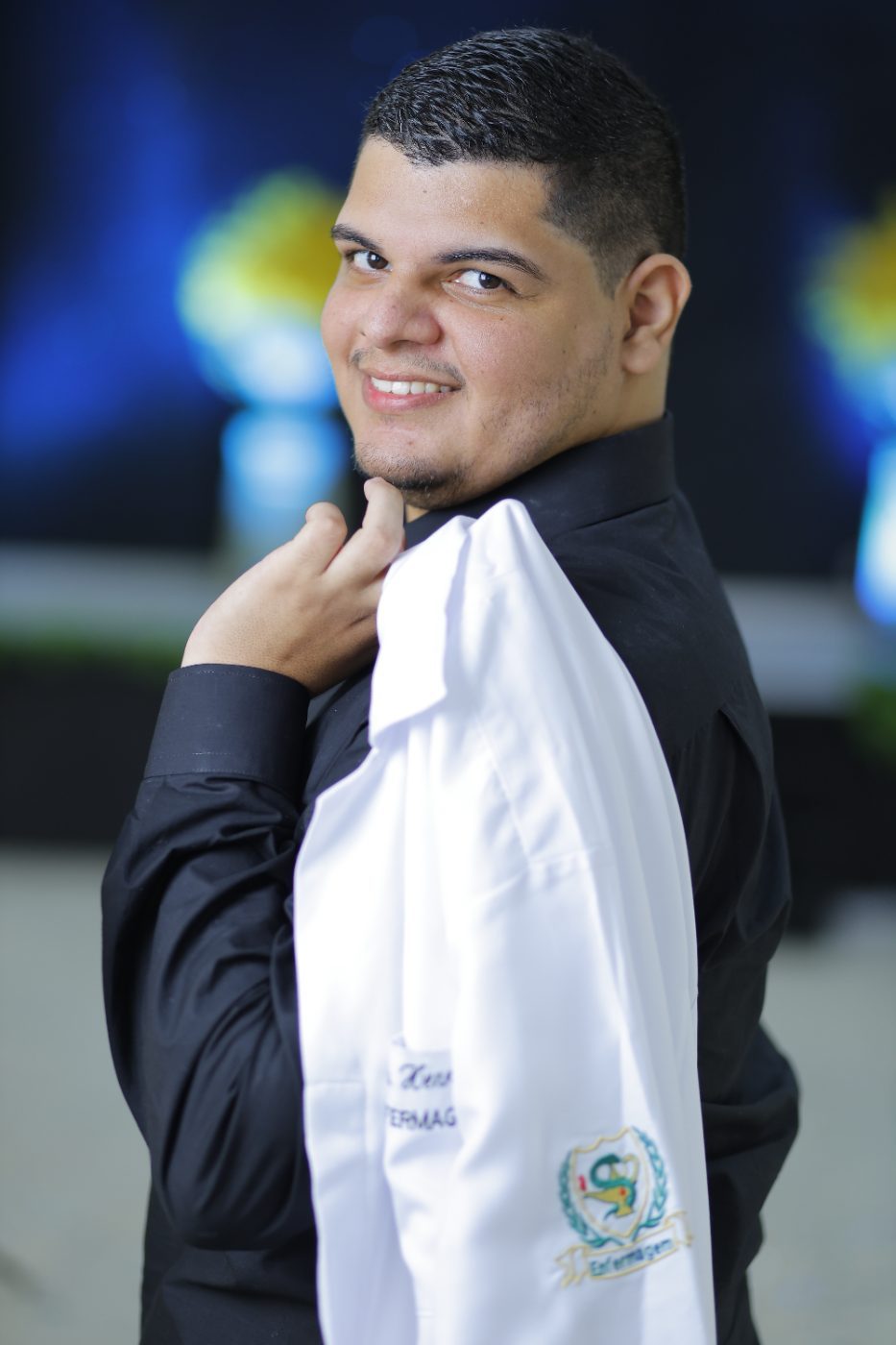 Retrato de convite com jaleco