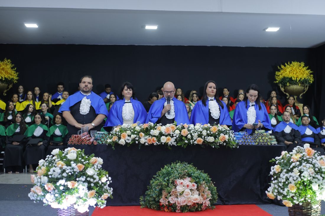 Mesa de honra · Colação de grau