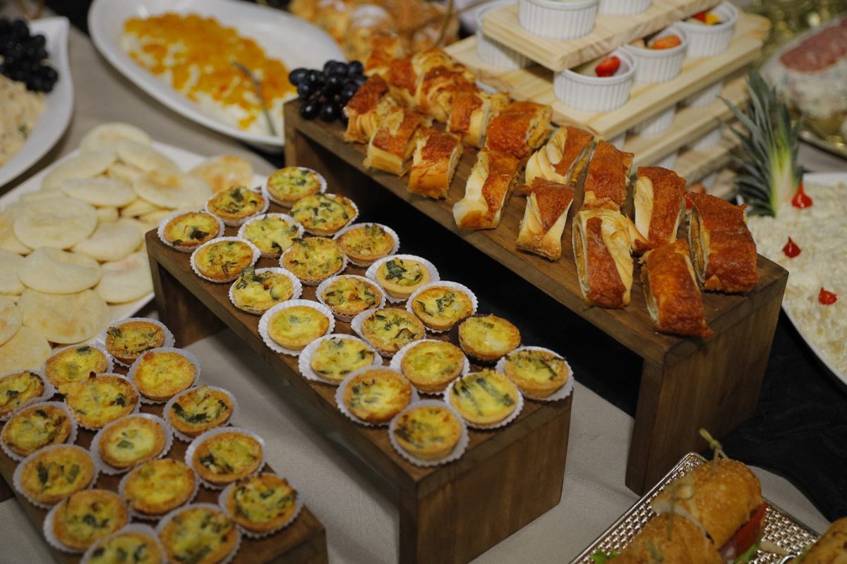 Mesa de frios e salgados · Baile de gala