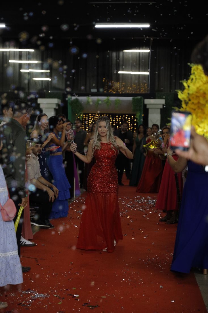 Passarela iluminada · Baile de gala