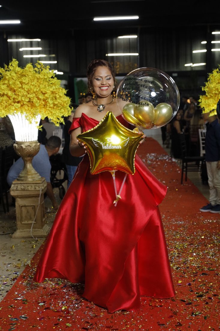 Homenagem na passarela · Baile de gala