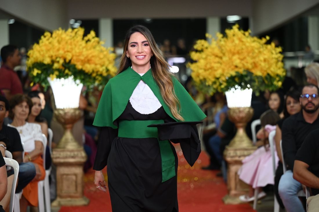 Formanda na passarela · Colação de grau